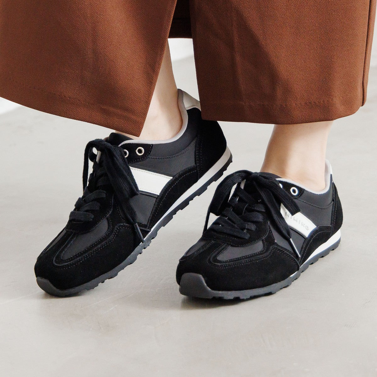 【26SS新色追加】フラットスエードコンビスニーカー/657302