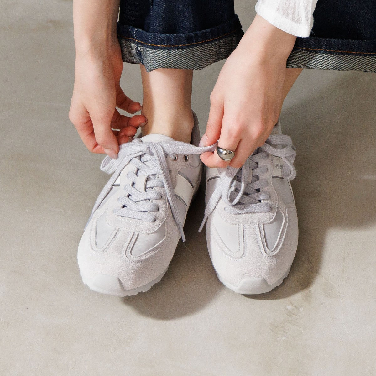 【26SS新色追加】フラットスエードコンビスニーカー/657302