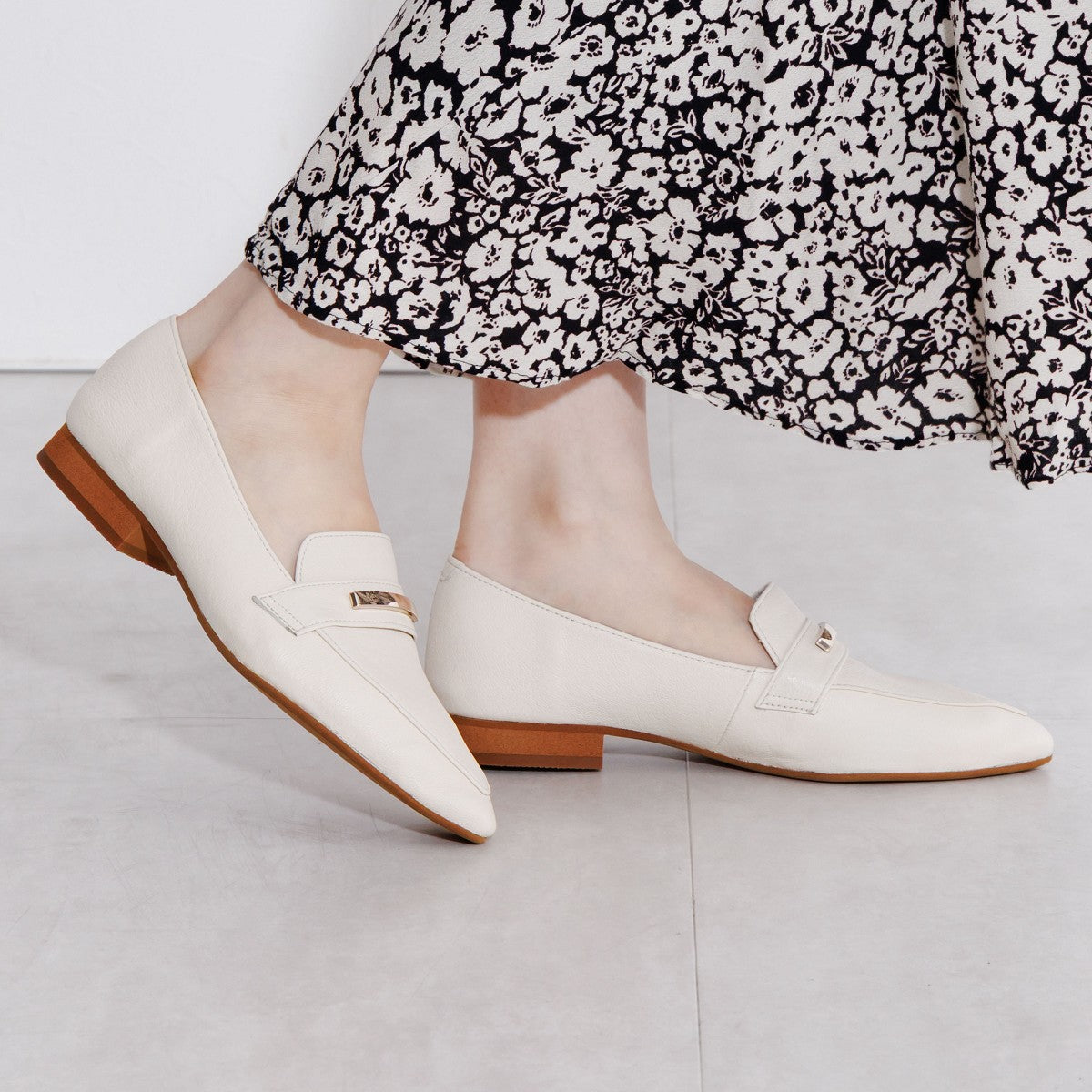 【26SS】メタルバーポインテッドローファー/661101