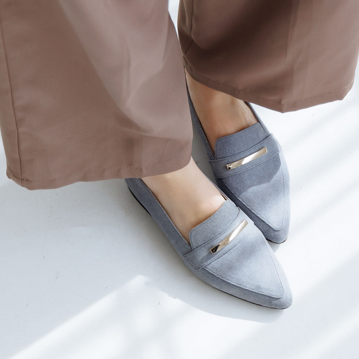 【26SS】メタルバーポインテッドローファー/661101