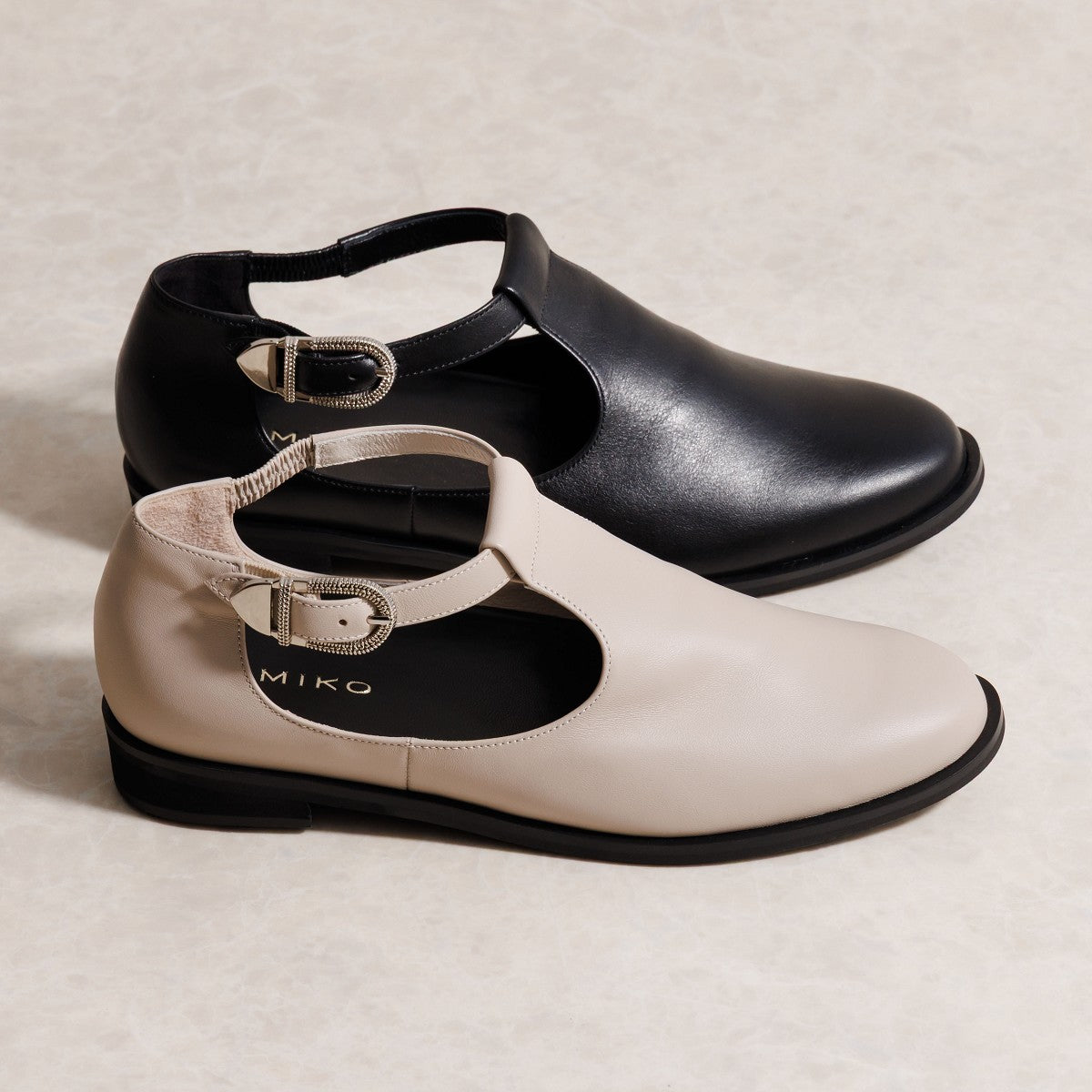 【26SS】サイドオープンTストラップシューズ/661108