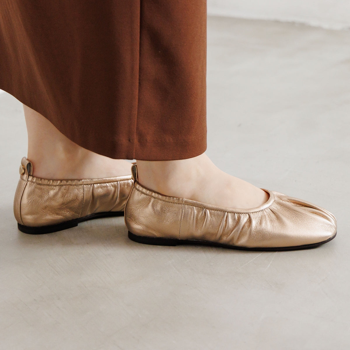 【26SS】ドレープデザインフラットパンプス/661116