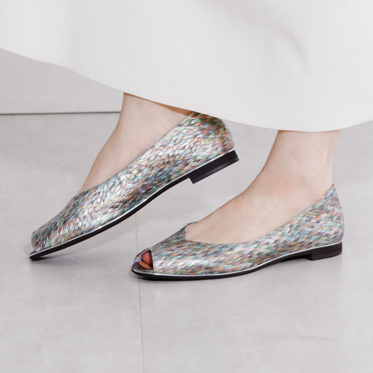 【26SS】ピープトゥフラットパンプス/661117