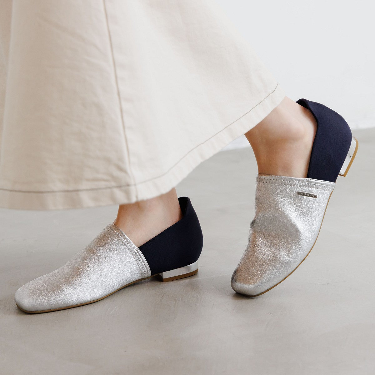 【瞬間フィット】ハンズフリーストレッチレザーパンプス/661118