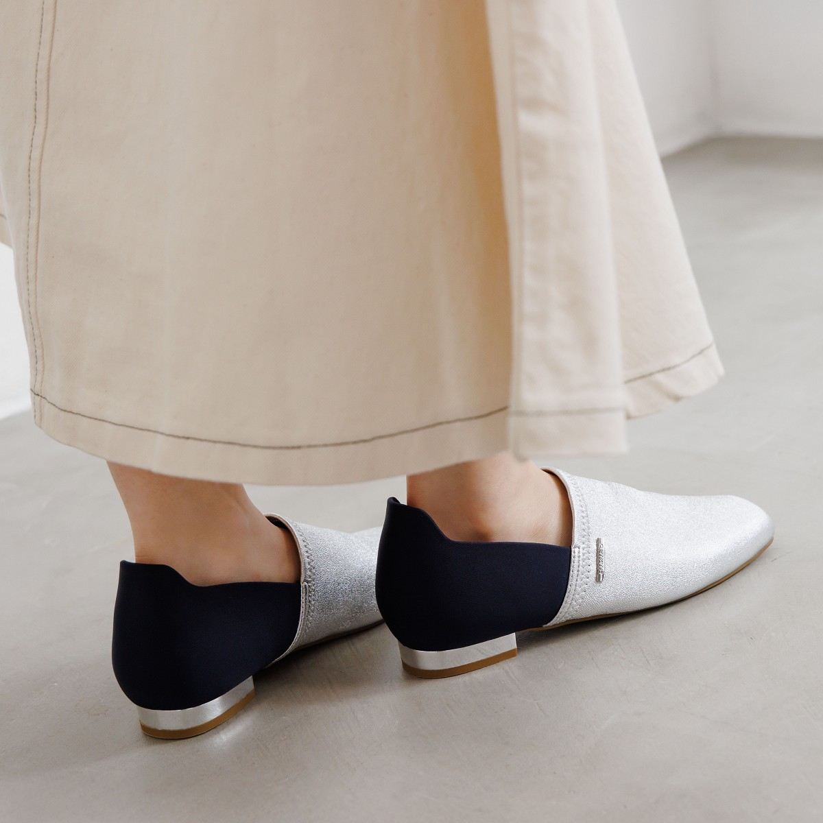 瞬間フィット】ハンズフリーストレッチレザーパンプス/661118