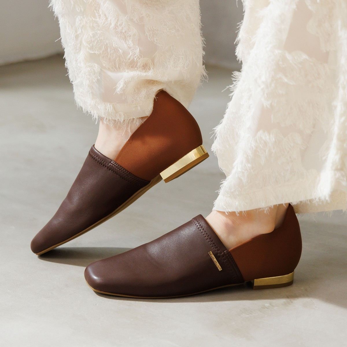 【オンラインショップ限定カラー入荷／瞬間フィット】ハンズフリーストレッチレザーパンプス/661118