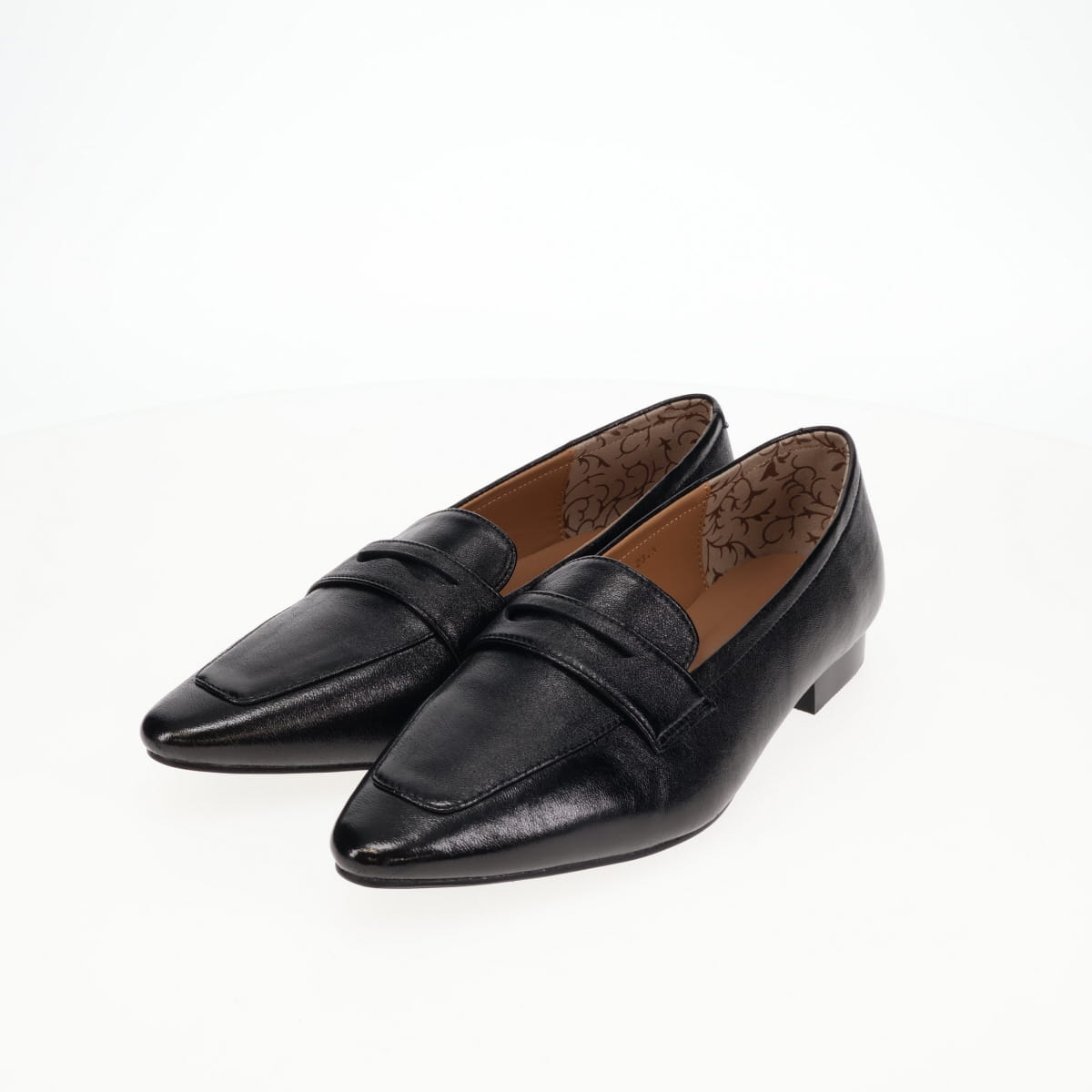 26SS】ソフトポインテッドトゥローファー/661120