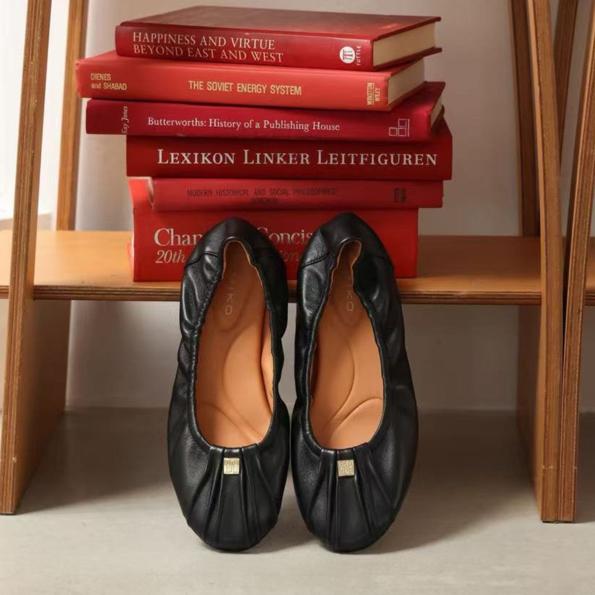 【26SS】メタルロゴギャザーパンプス/661121