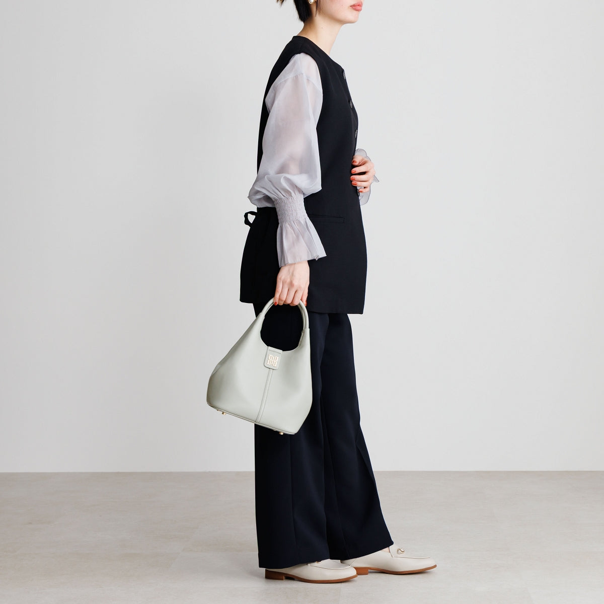 【26SS】シグネチャーハンドバッグ/661181