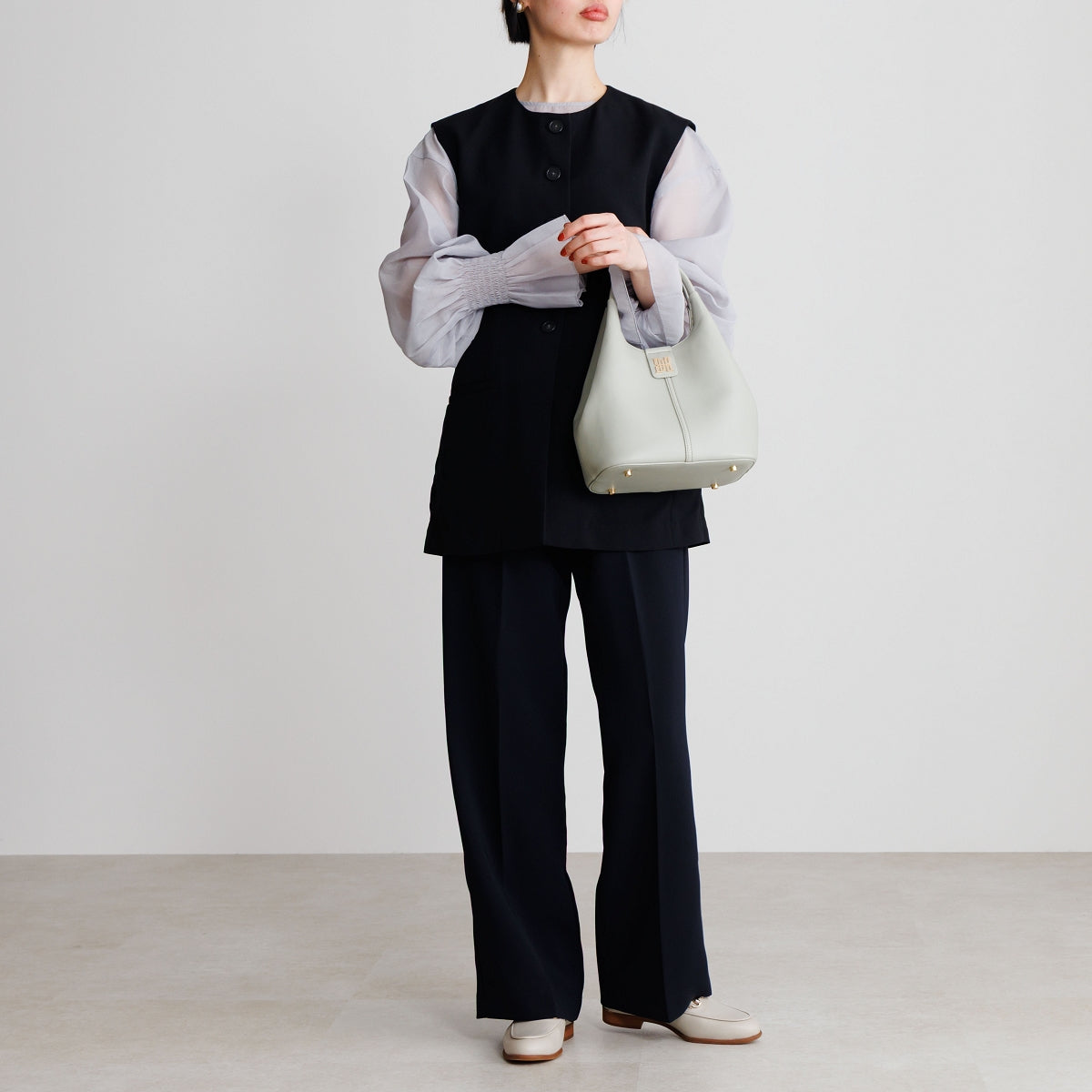 26SS】シグネチャーハンドバッグ/661181