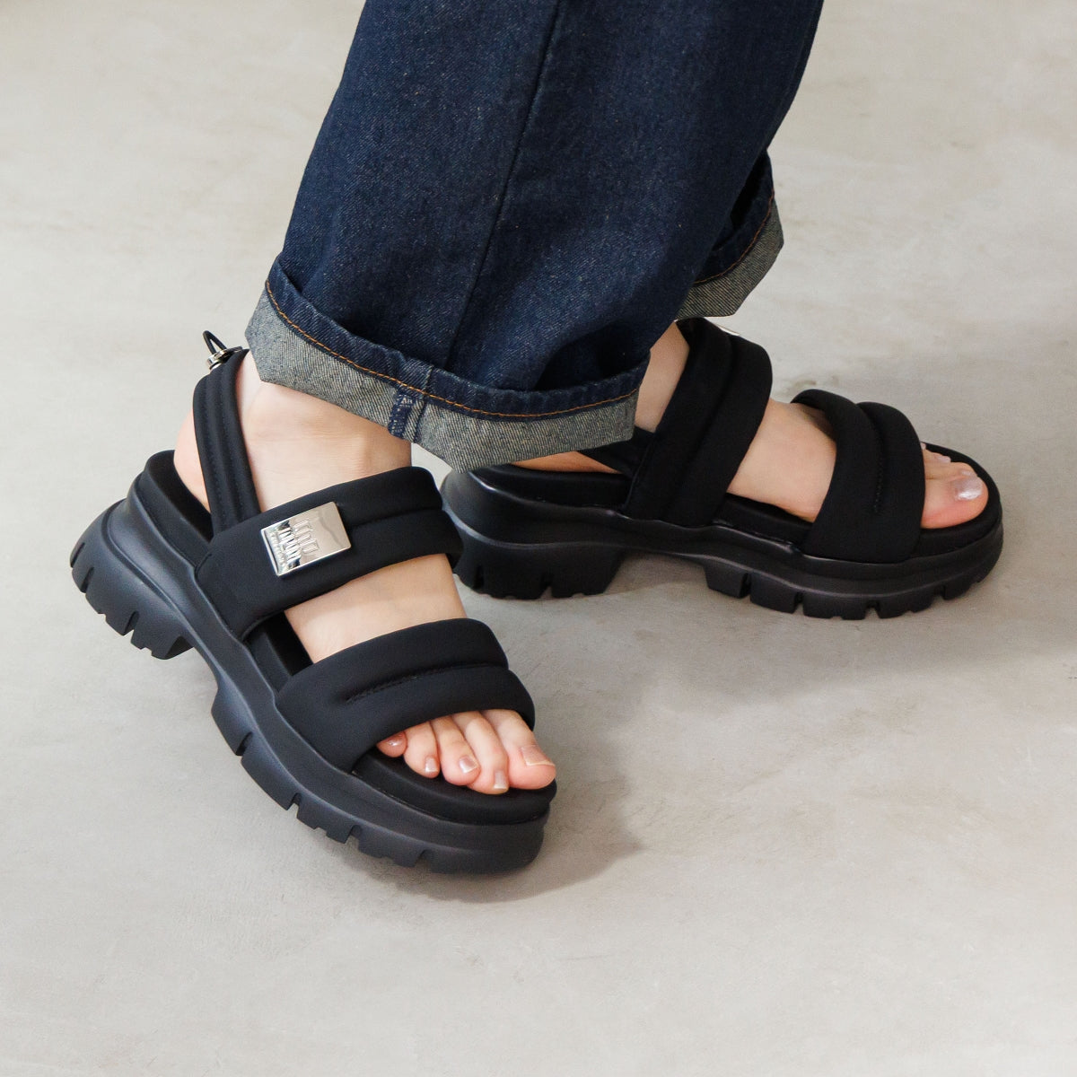 26SS/再入荷】厚底パデットサンダル/661201