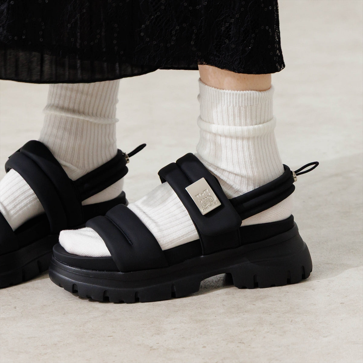 一部予約/6月下旬入荷予定》【26SS/再入荷】厚底パデットサンダル/