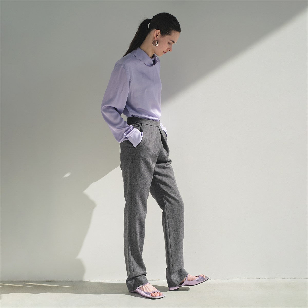 SALE】【26SS】ワイドスクエアトゥフラットサンダル/661214