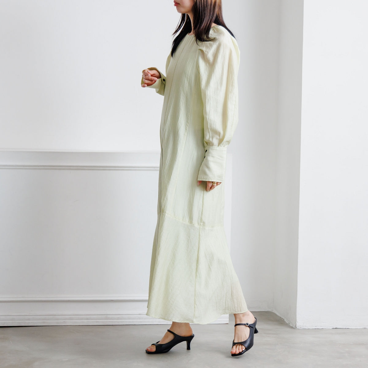 《予約/4月中旬入荷予定》ビジューバックルミュールサンダル/661218