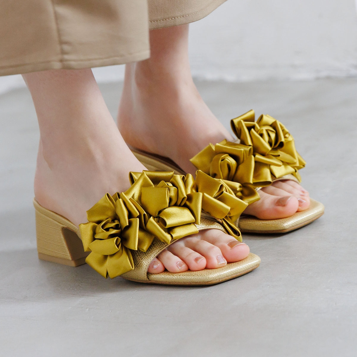 《オンラインショップ限定先行予約販売/4月中旬入荷予定》HANAE MORI×HIMIKO フラワーフリルミュール/661226