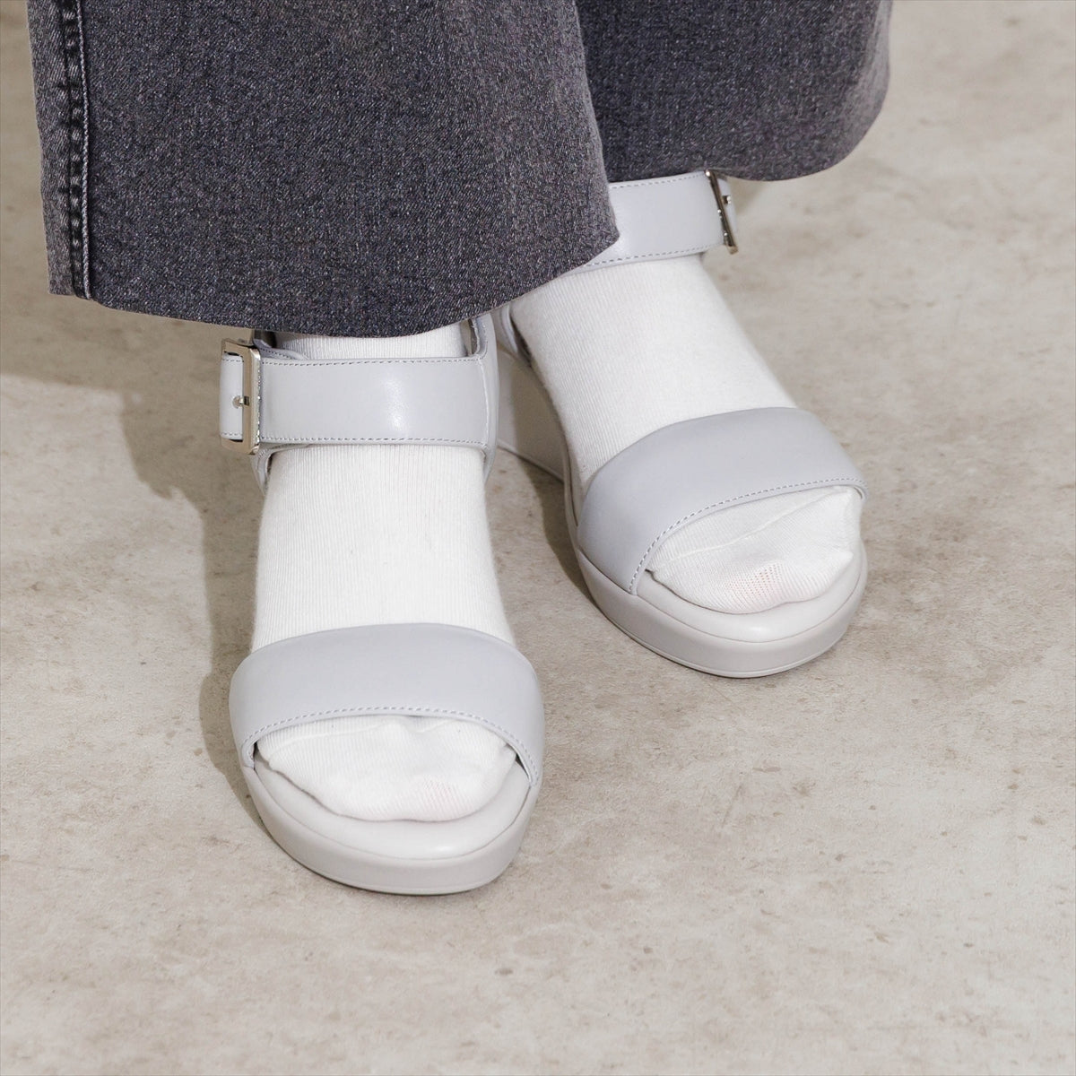 SALE】【26SS】メタルバックルウェッジヒールサンダル/661227