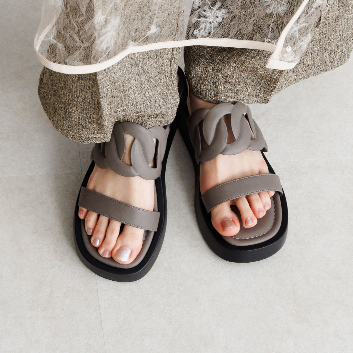 一部予約/6月下旬入荷予定》【26SS】カットワークトラックソール