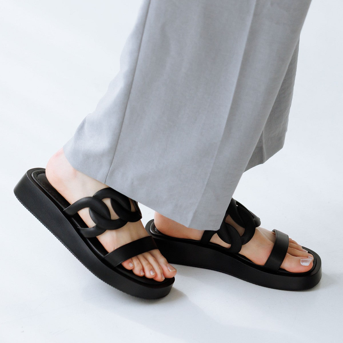 一部予約/6月下旬入荷予定》【26SS】カットワークトラックソール