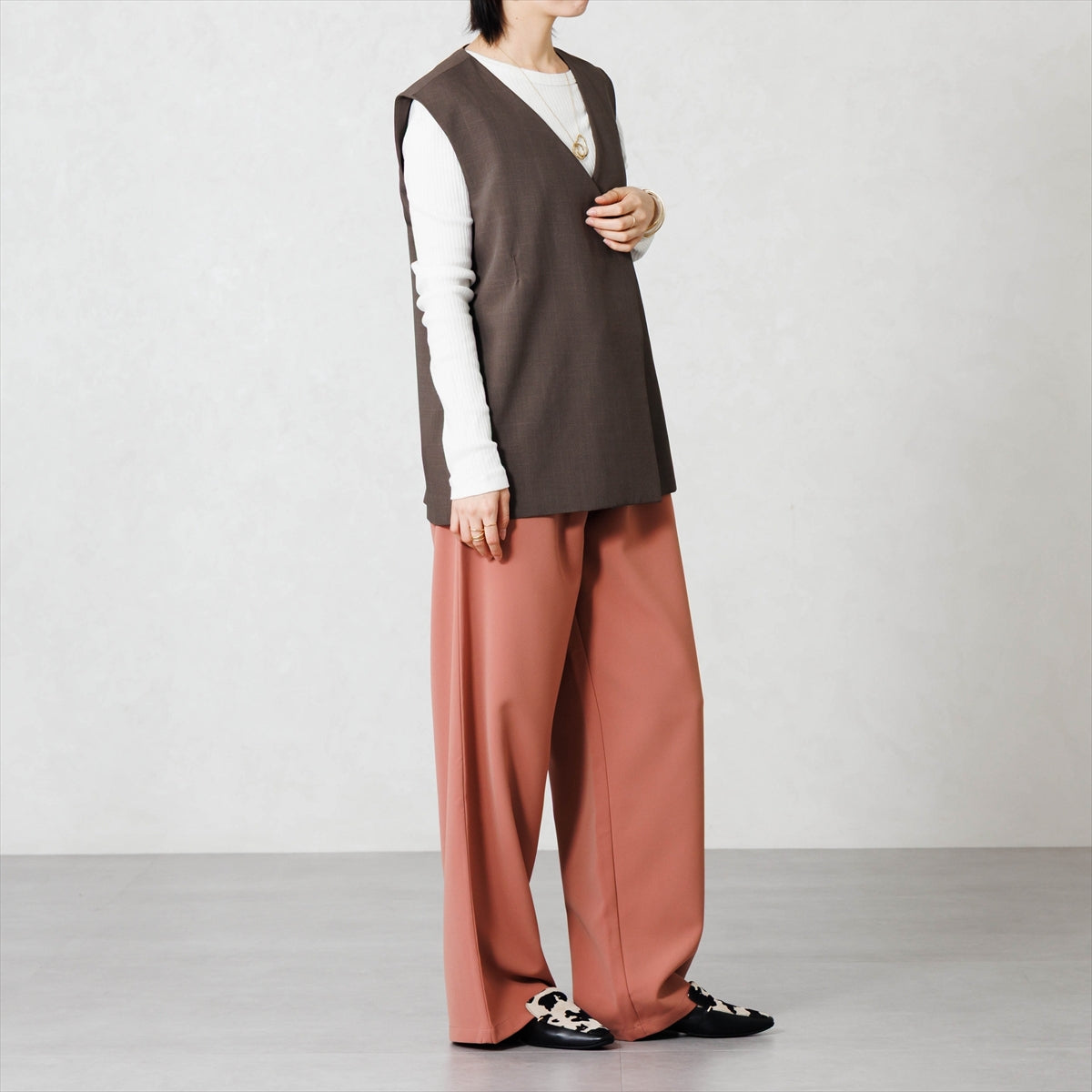 【26AW】カカトシャーリングメタルポイントローファー/661305