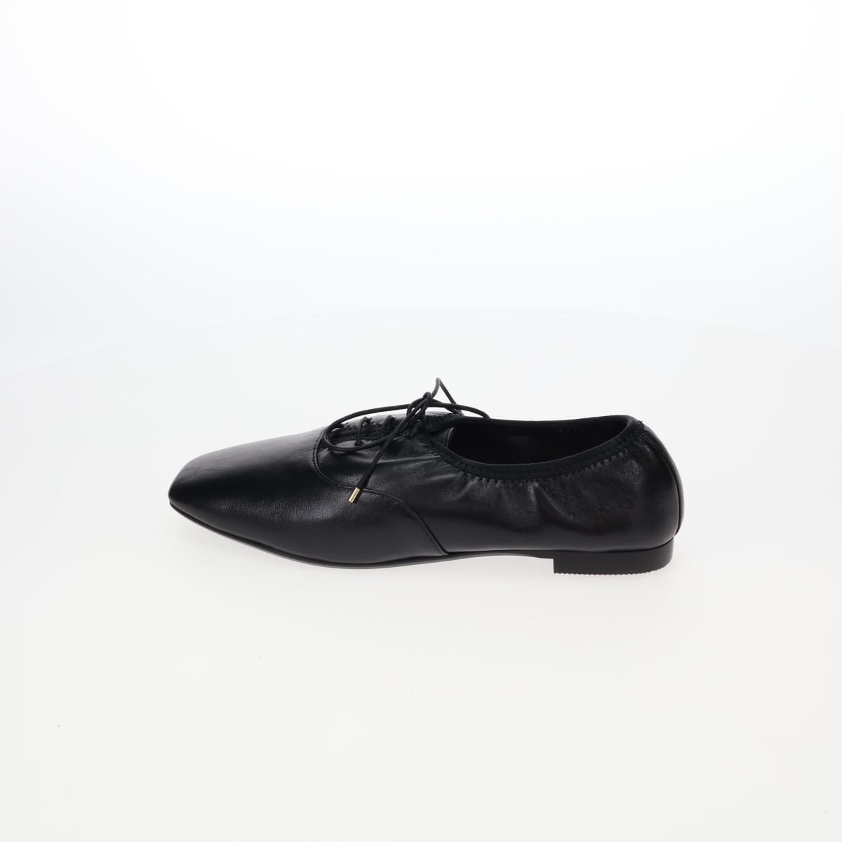 《予約／10月上旬入荷予定》【26AW】スクエアトゥレースアップフラットシューズ/661316