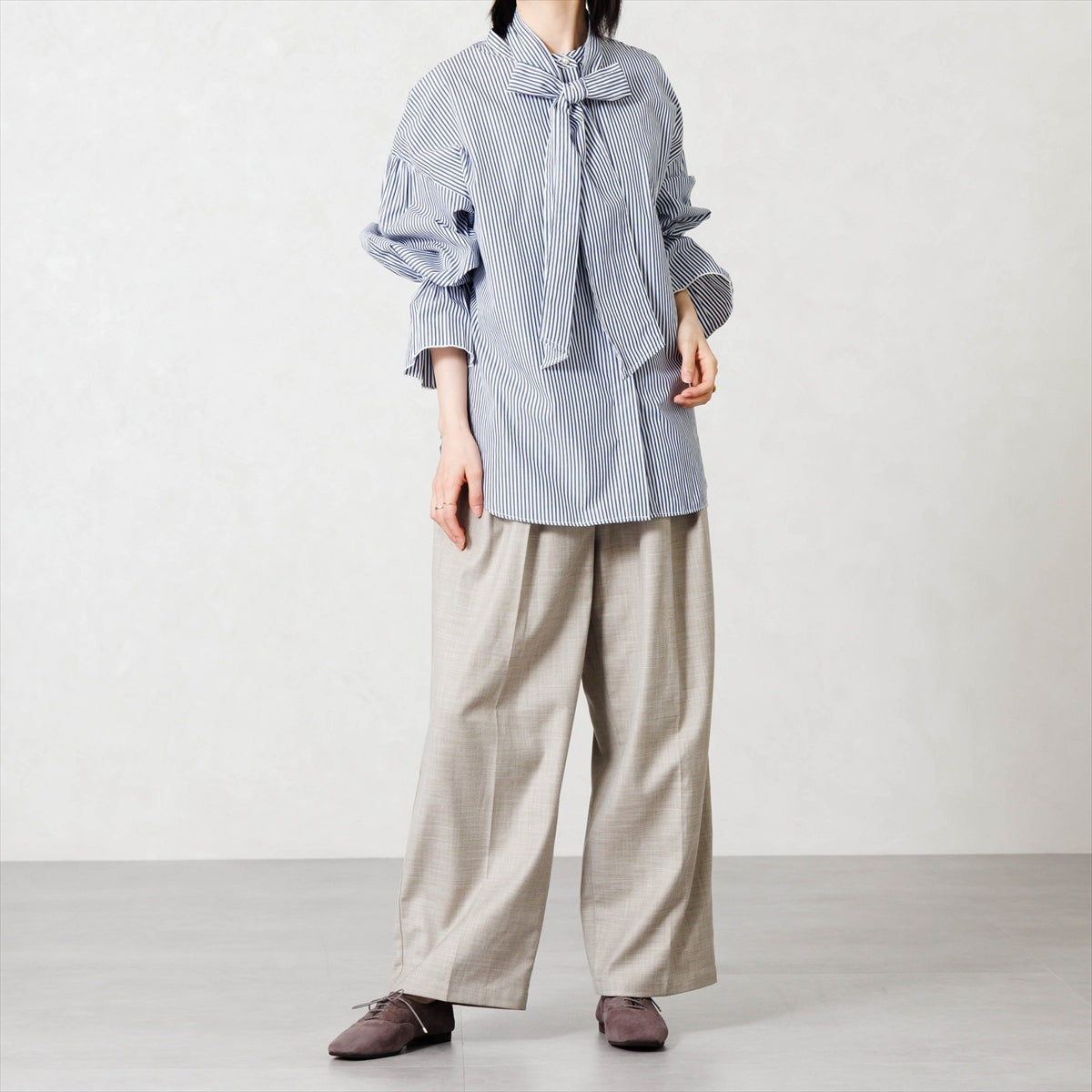 《予約／10月上旬入荷予定》【26AW】スクエアトゥレースアップフラットシューズ/661316