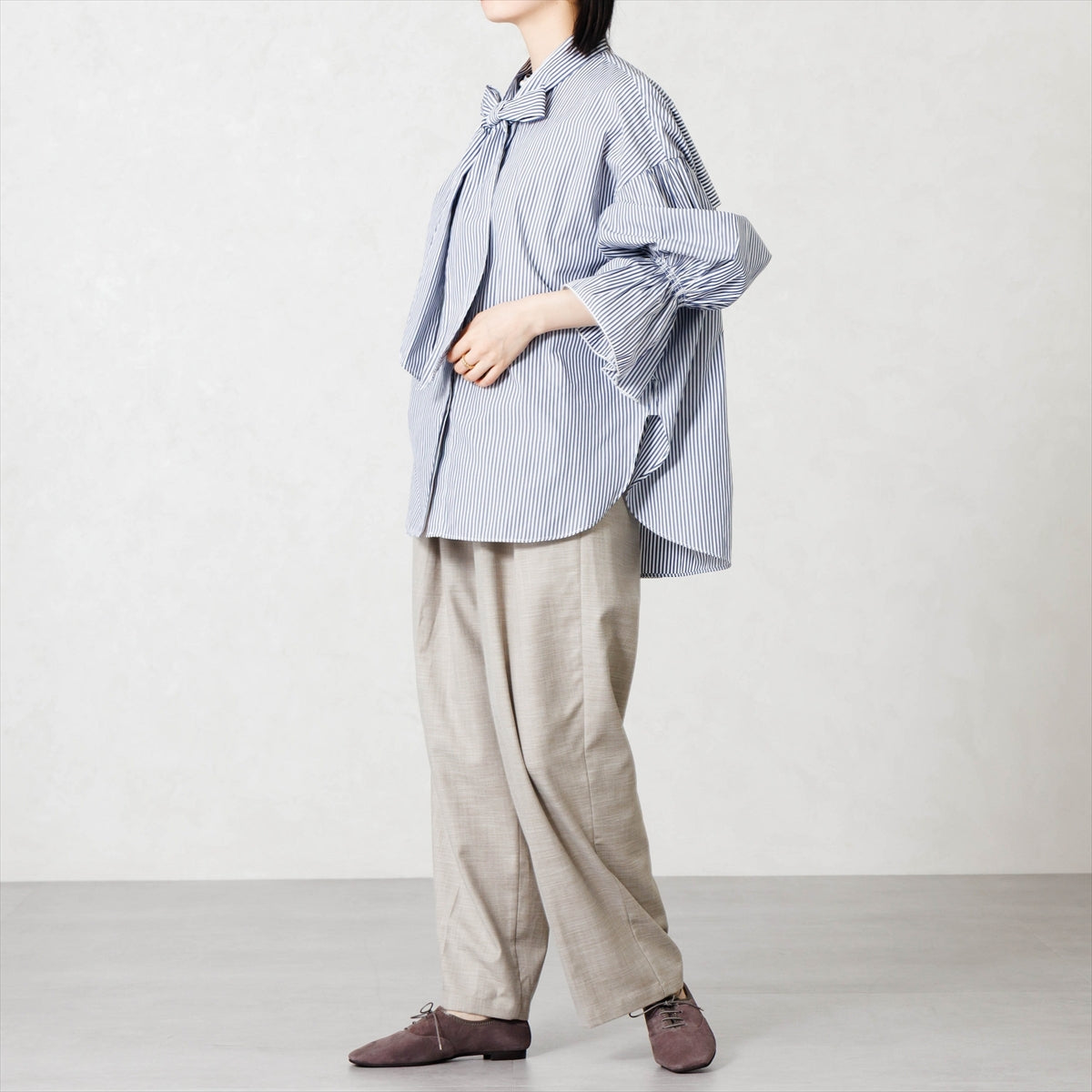 《予約／10月上旬入荷予定》【26AW】スクエアトゥレースアップフラットシューズ/661316