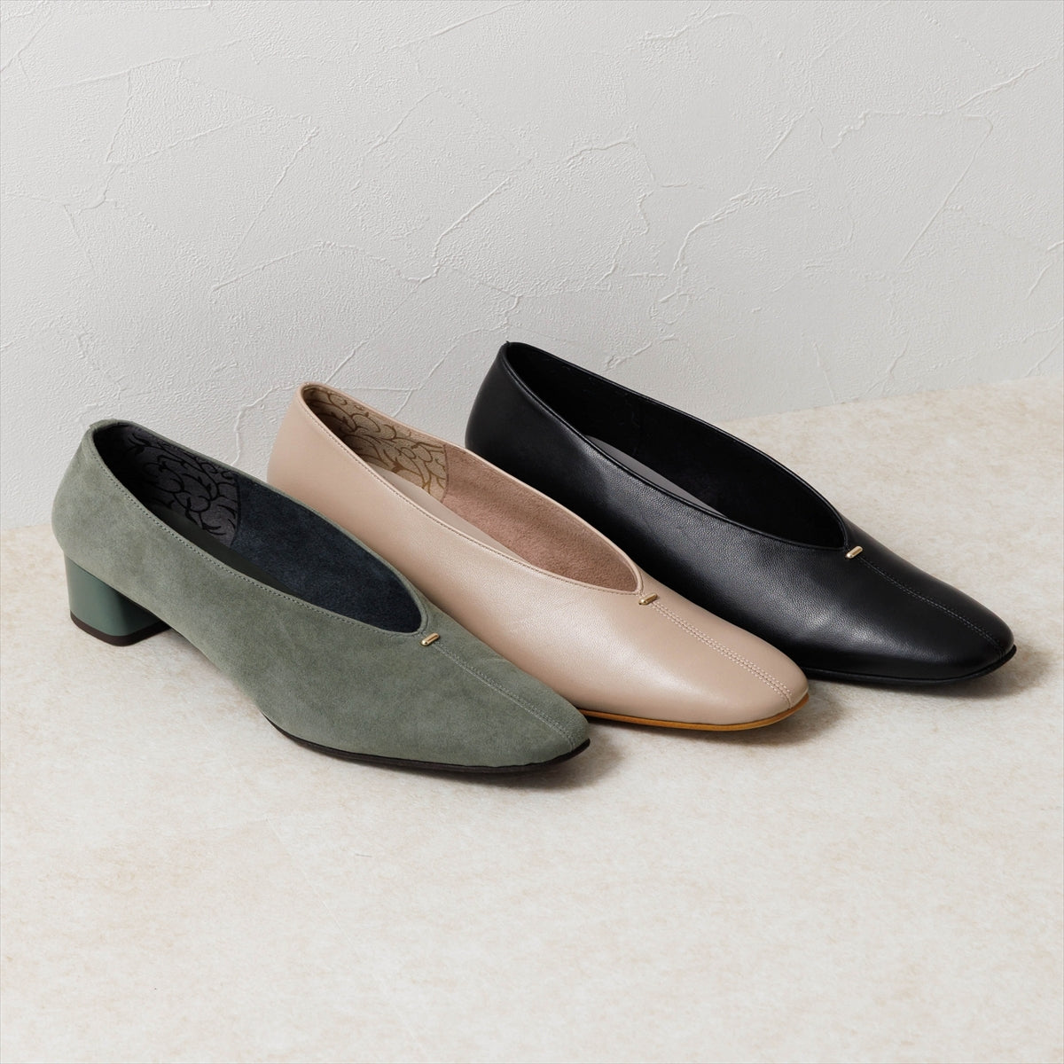 《予約／9月上旬入荷予定》【26AW】4cmヒールメタルポイントパンプス/661325