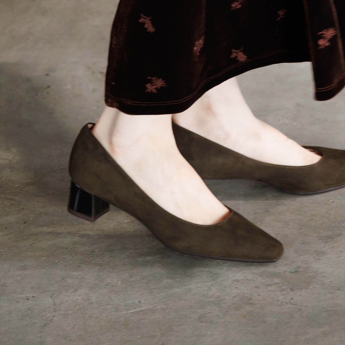 【26AW】4cmヒールスクエアトゥパンプス/661326