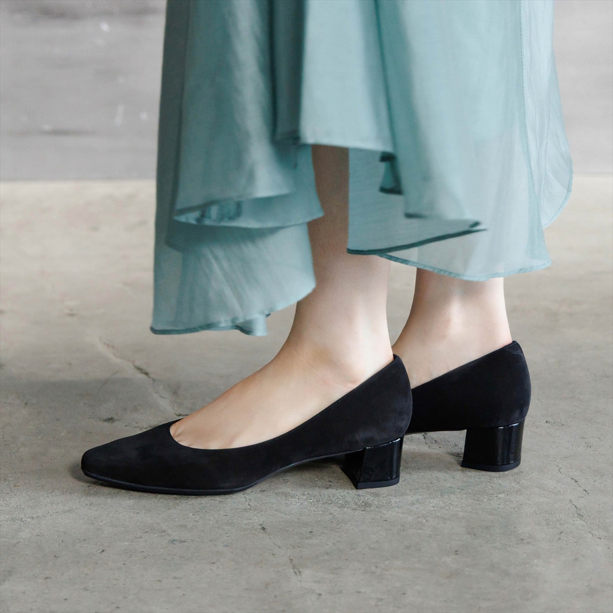 【26AW】4cmヒールスクエアトゥパンプス/661326