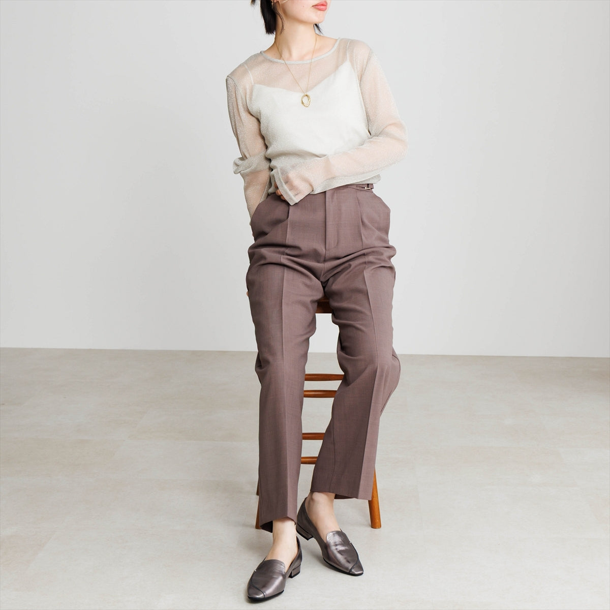 【26AW】メタルポイントアシンメトリーローヒールシューズ/661327