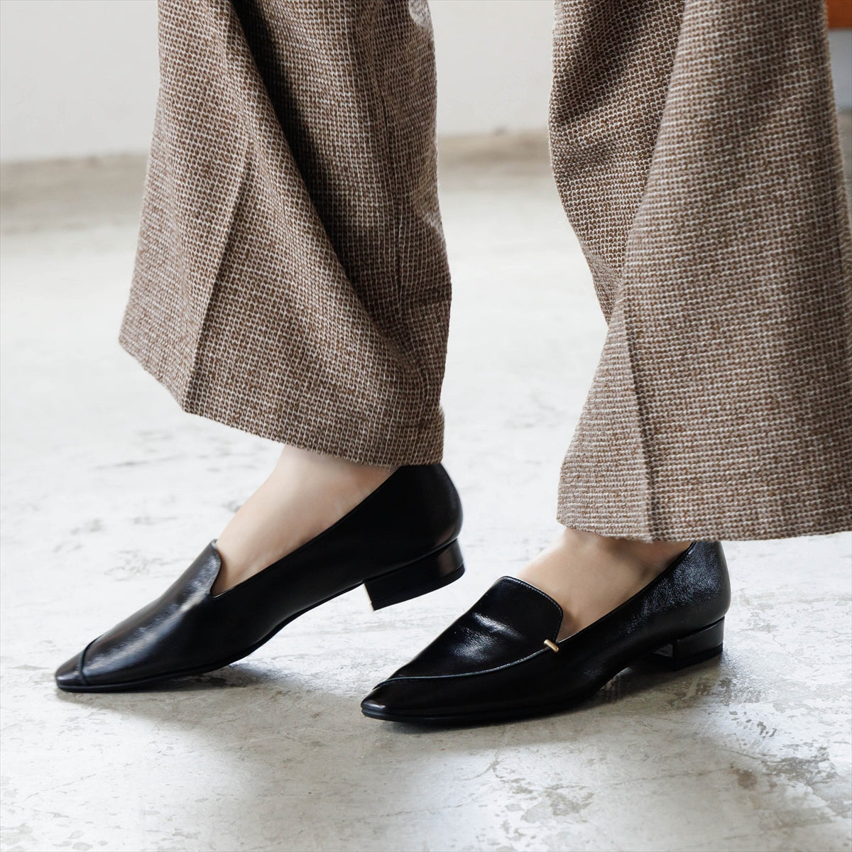【26AW】メタルポイントアシンメトリーローヒールシューズ/661327
