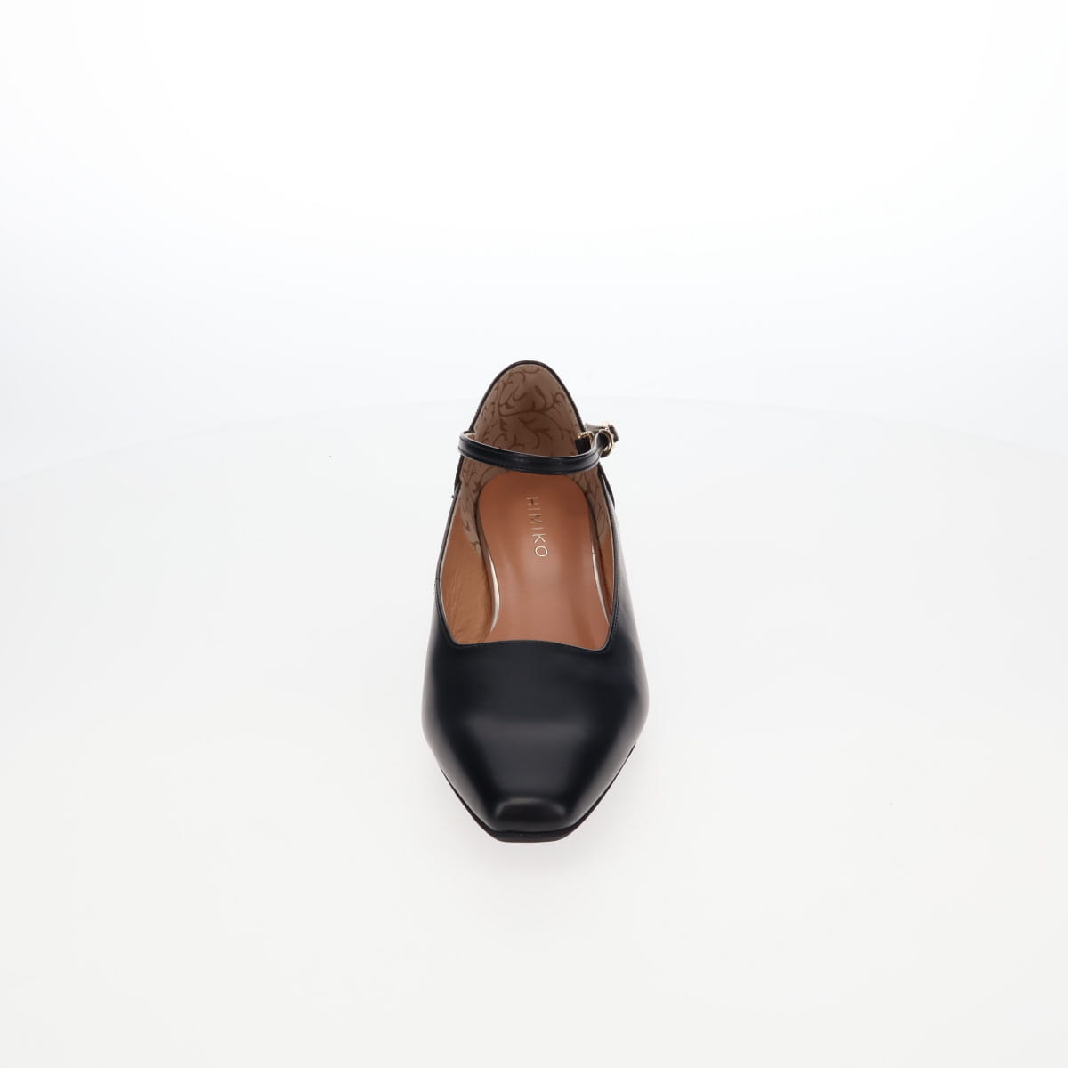 《予約／9月中旬入荷予定》【26AW】スクエアカットアンクルストラップパンプス/661328