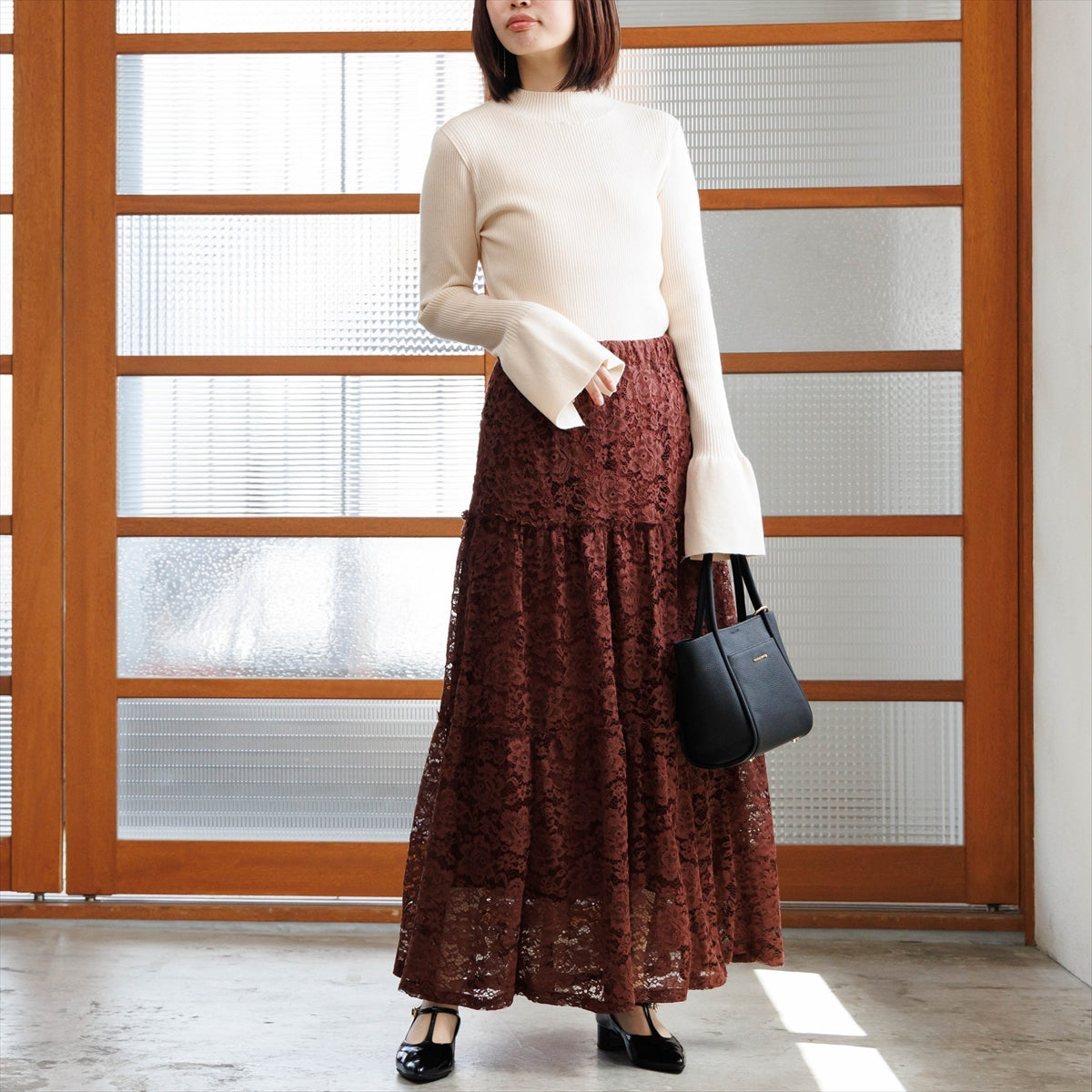 【26AW】ポインテッドトゥTストラップパンプス/661329