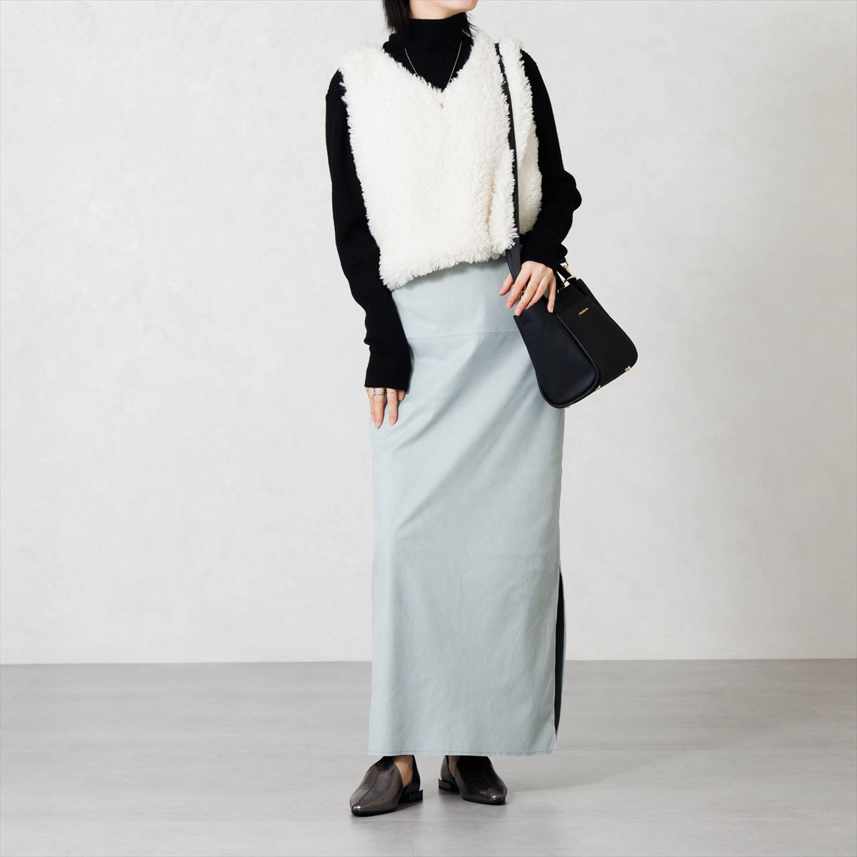 【26AW】Tストラップローヒールセパレートパンプス/661330