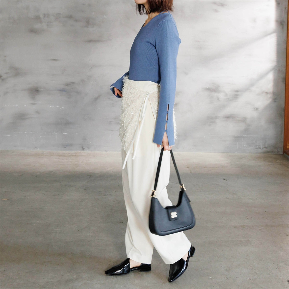 【26AW】Tストラップローヒールセパレートパンプス/661330