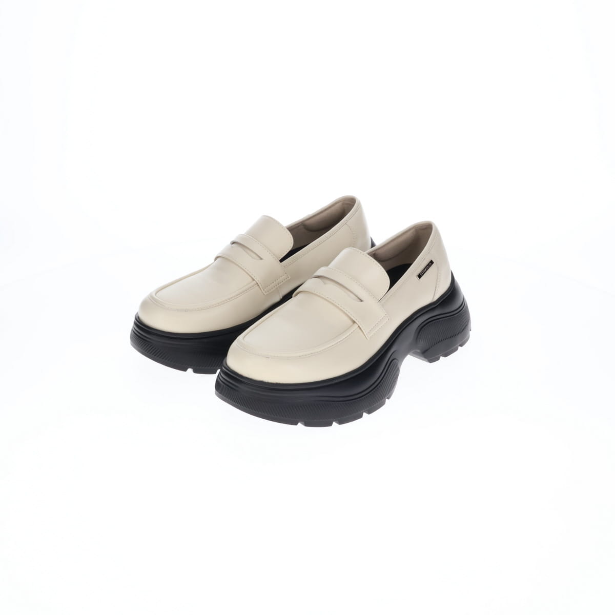 《予約／10月中旬入荷予定》【26AW】スポーティーソールローファー/661336