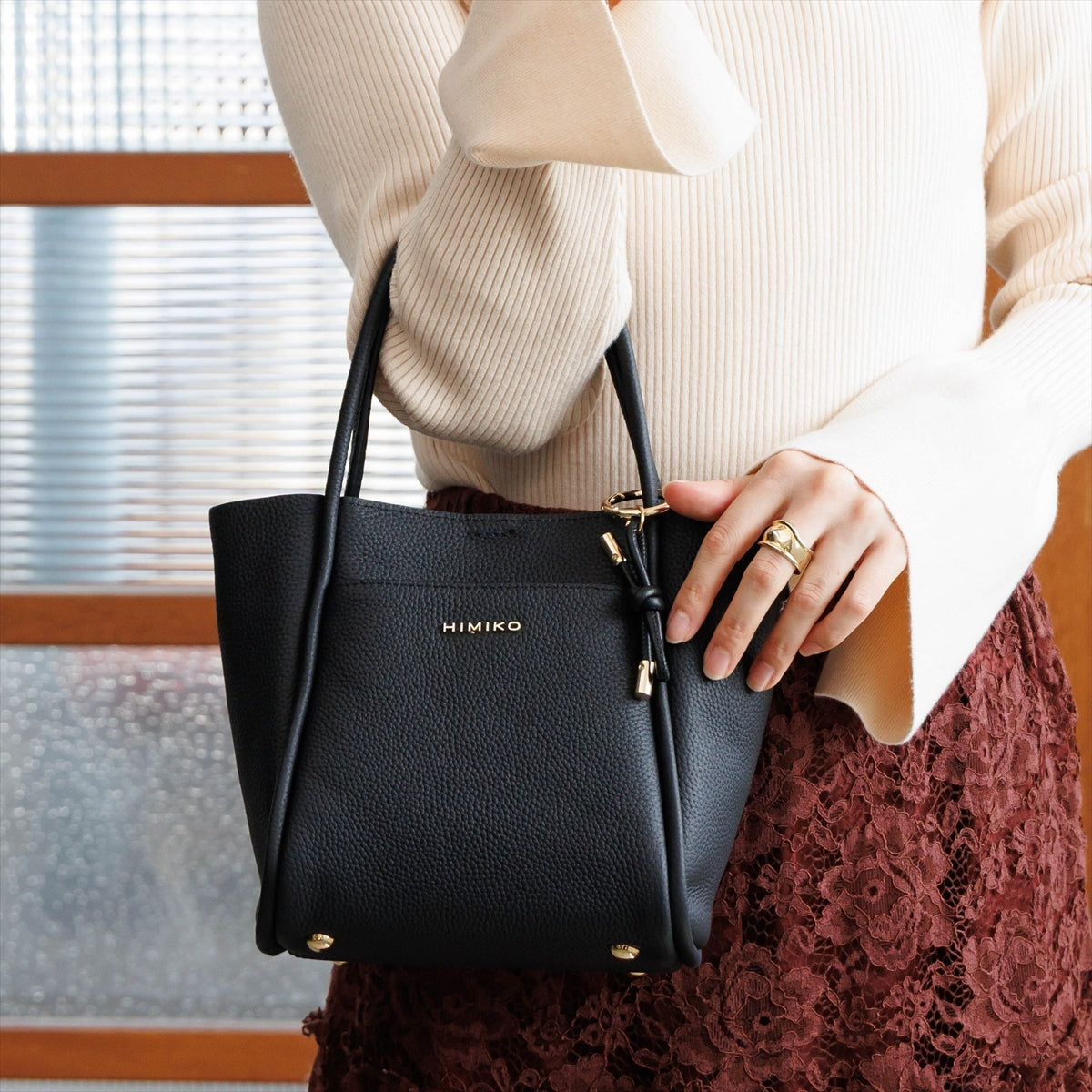 《予約／9月下旬入荷予定》【26AW】バックチャーム付き 2WAYミニトートバッグ/661381