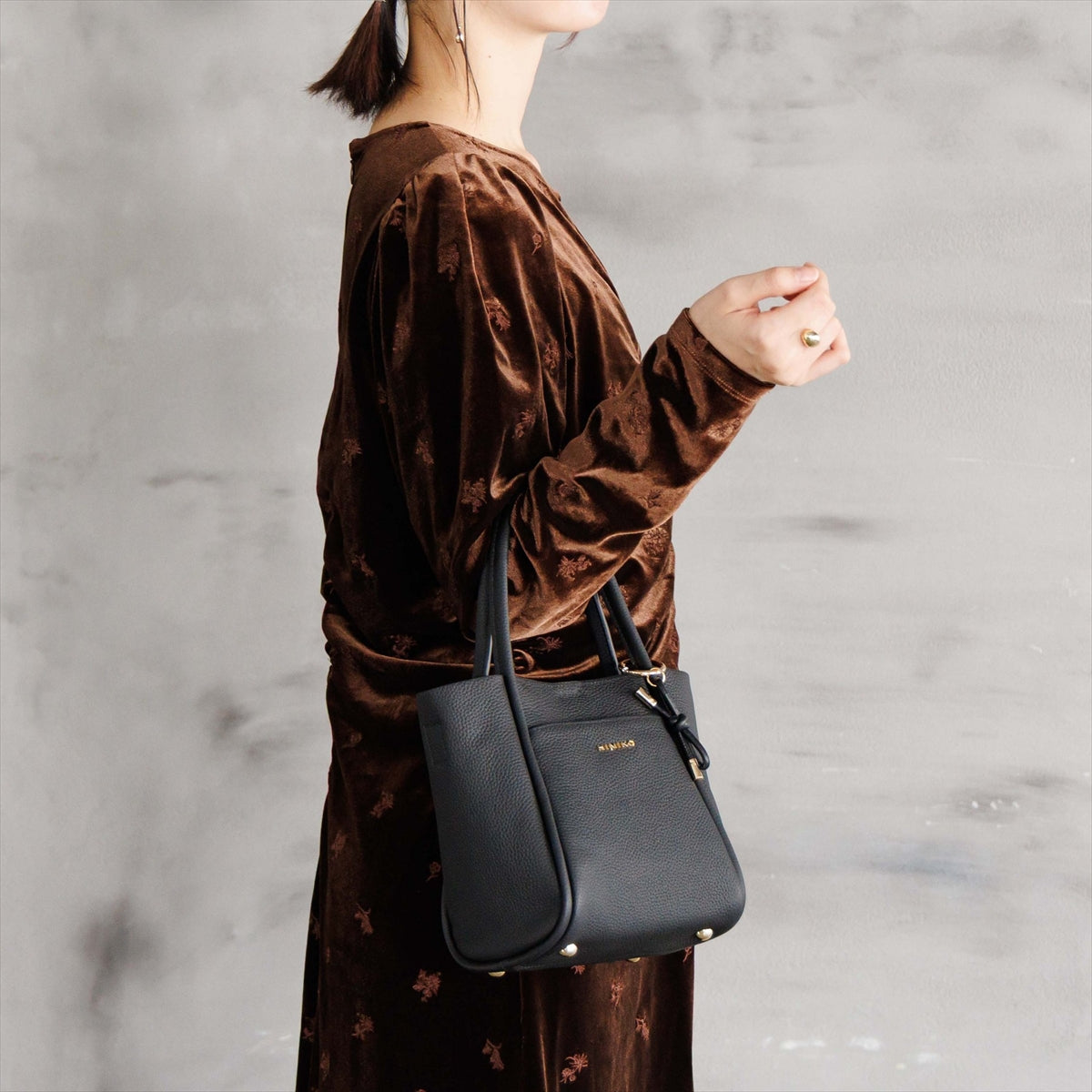 【26AW】バックチャーム付き 2WAYミニトートバッグ/661381