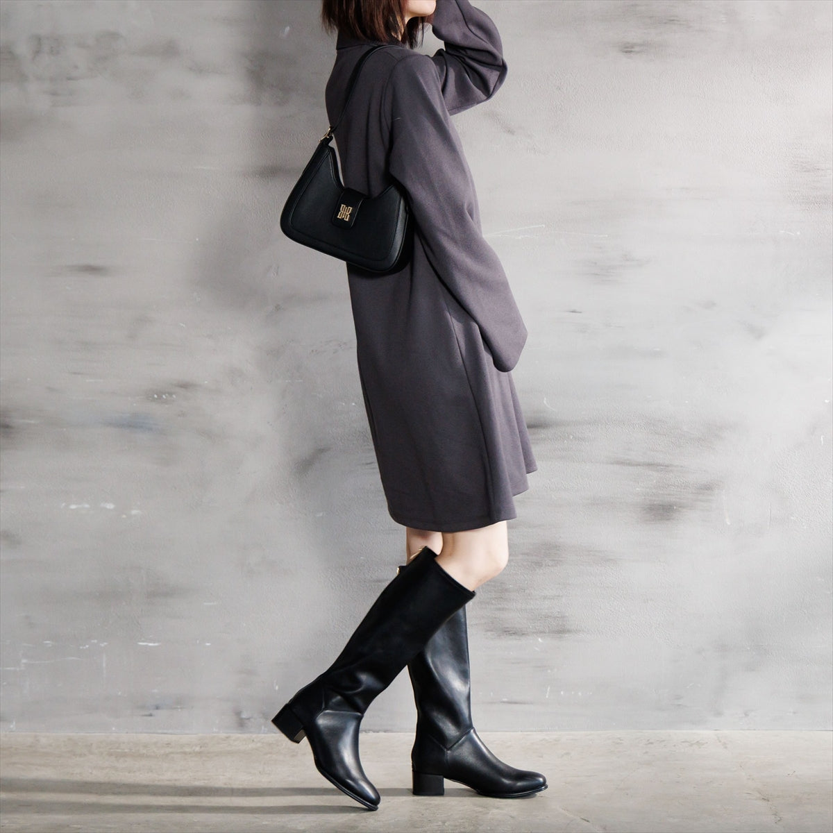 【26AW】シグネチャーワンハンドルバッグ/661382