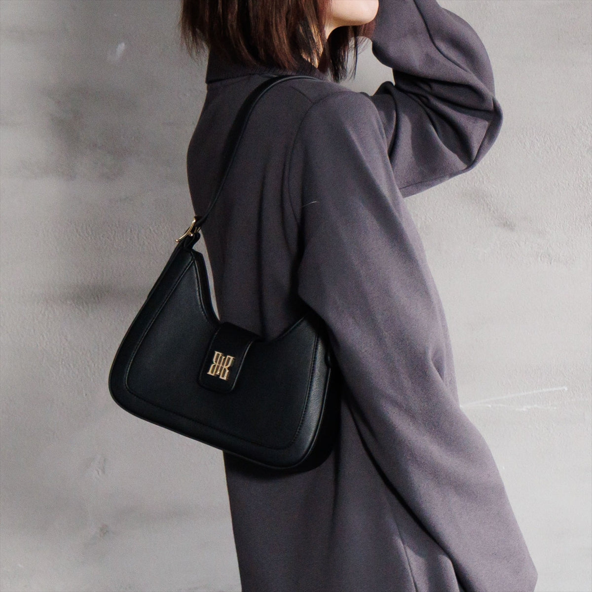 【26AW】シグネチャーワンハンドルバッグ/661382