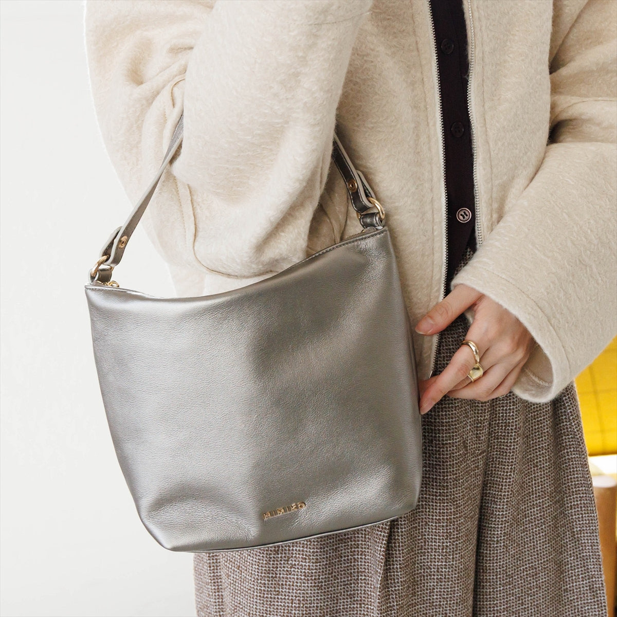 《一部予約／9月下旬入荷予定》【26AW】ラムレザー 2WAYショルダーバッグ/661383