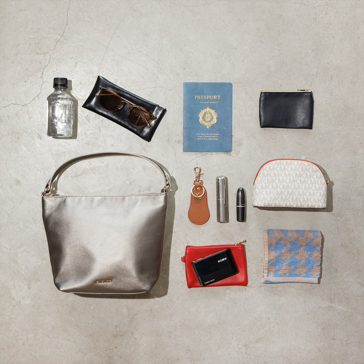 《一部予約／9月下旬入荷予定》【26AW】ラムレザー 2WAYショルダーバッグ/661383