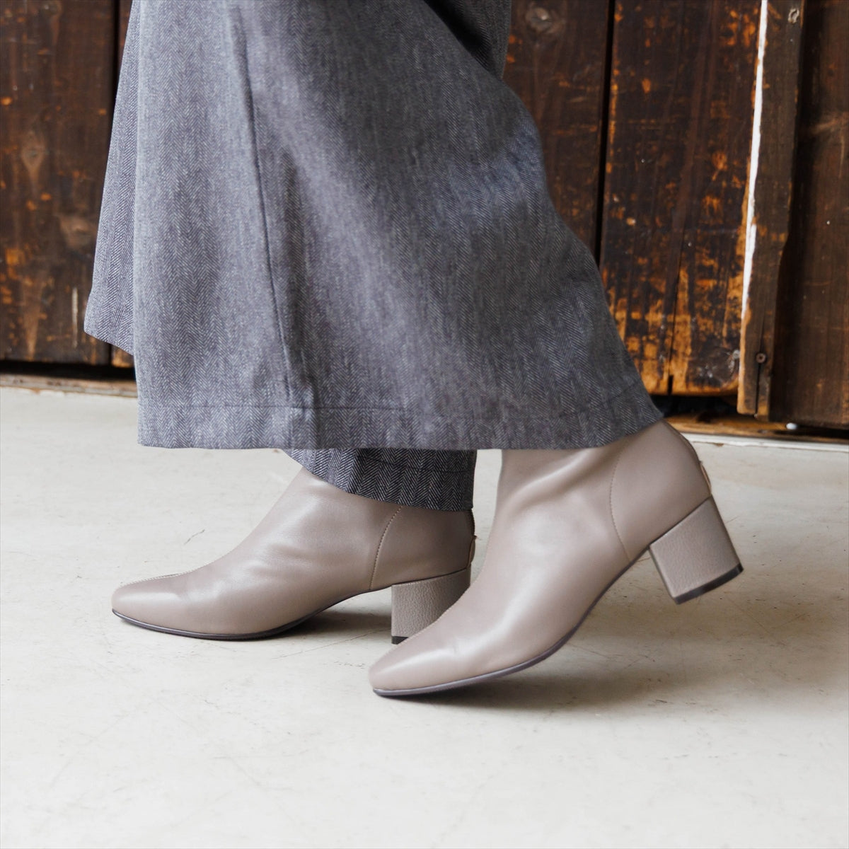 《予約／11月上旬入荷予定》【26AW】バックジップシープレザーストレッチブーツ/661413