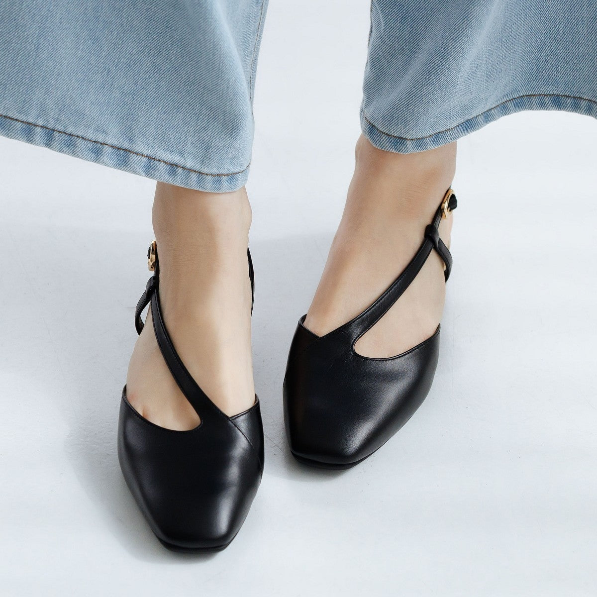 【26SS】アシンメトリーバックストラップ/661504