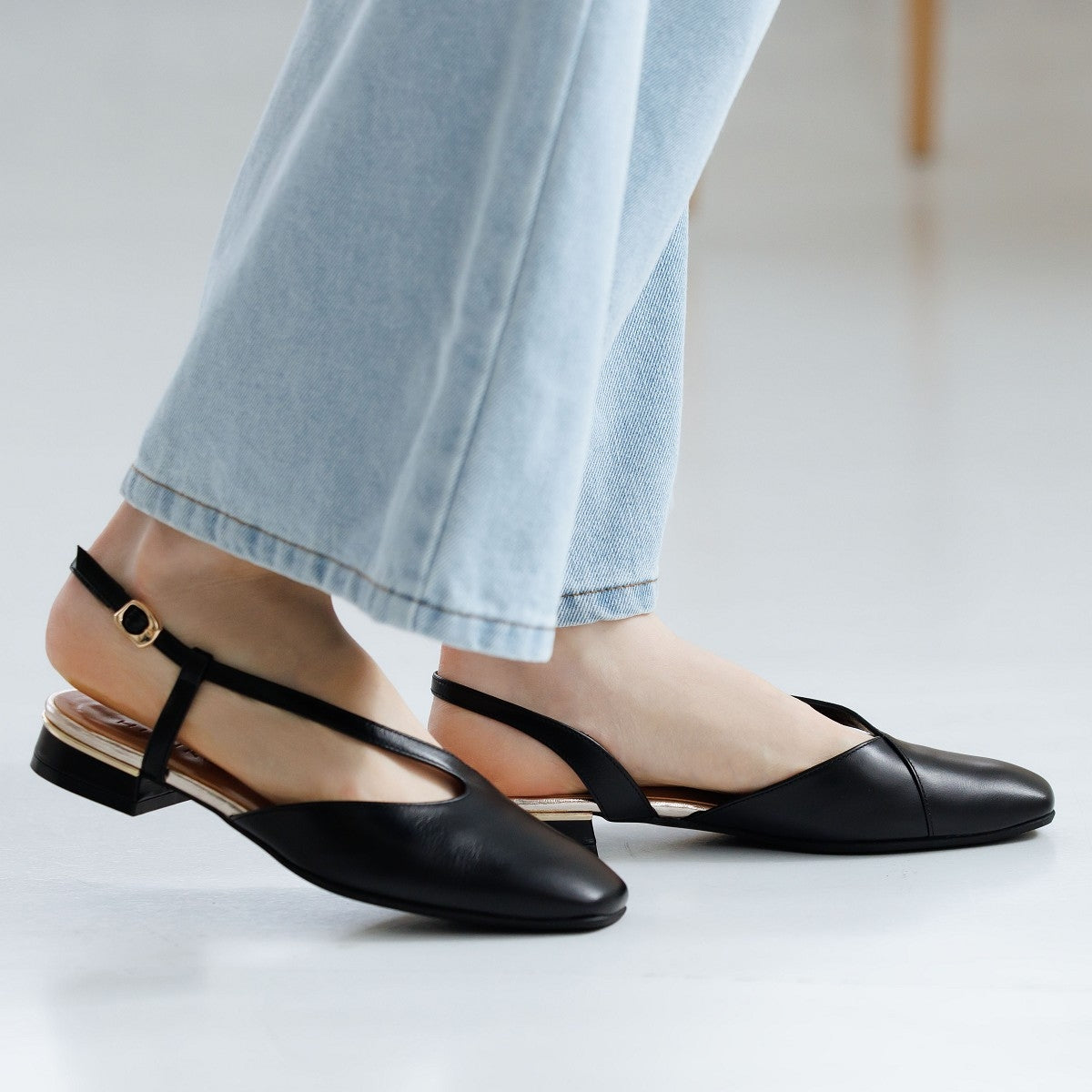 【26SS】アシンメトリーバックストラップ/661504