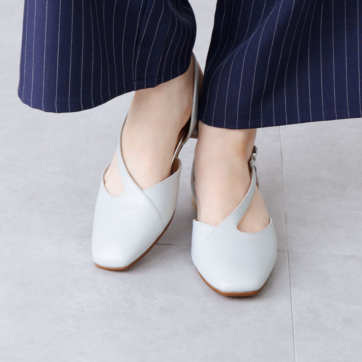 SALE】【26SS】アシンメトリーバックストラップ/661504