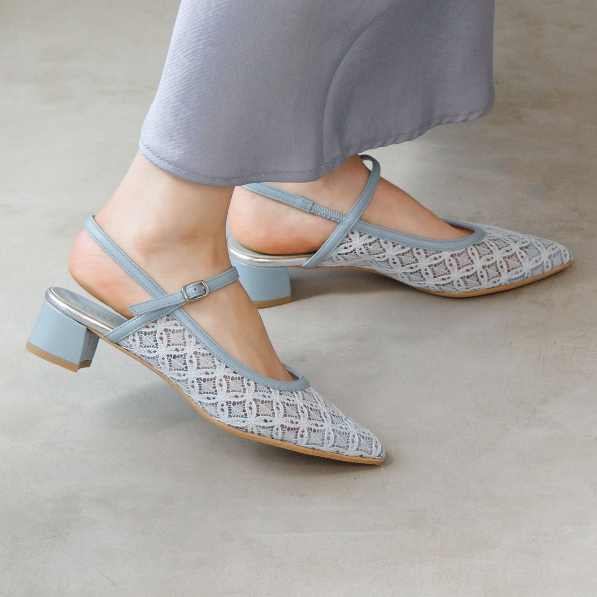 《予約/3月下旬入荷予定》ポインテッドトゥチュールバックストラップ/661505