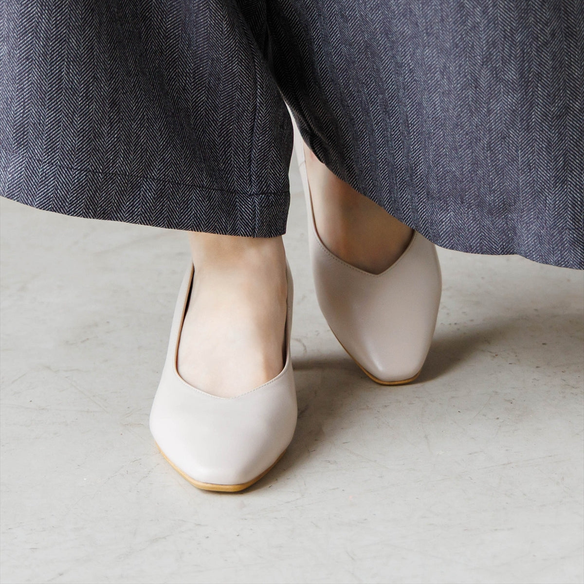 【26AW】ソフトスクエアトゥプレーンパンプス/663102