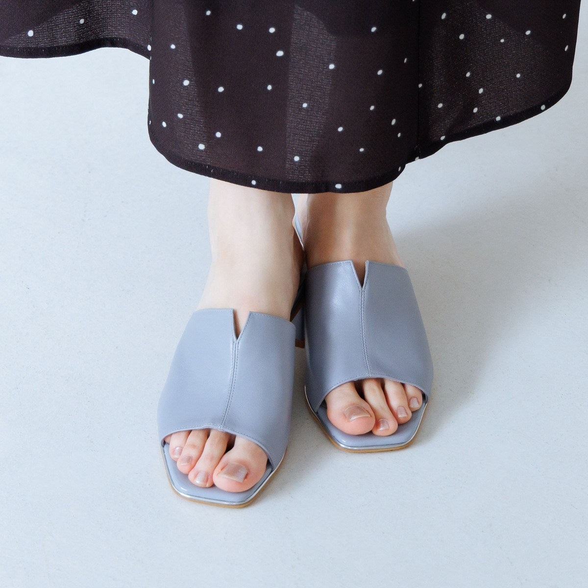SALE】【26SS】Vカットミュールサンダル/663202