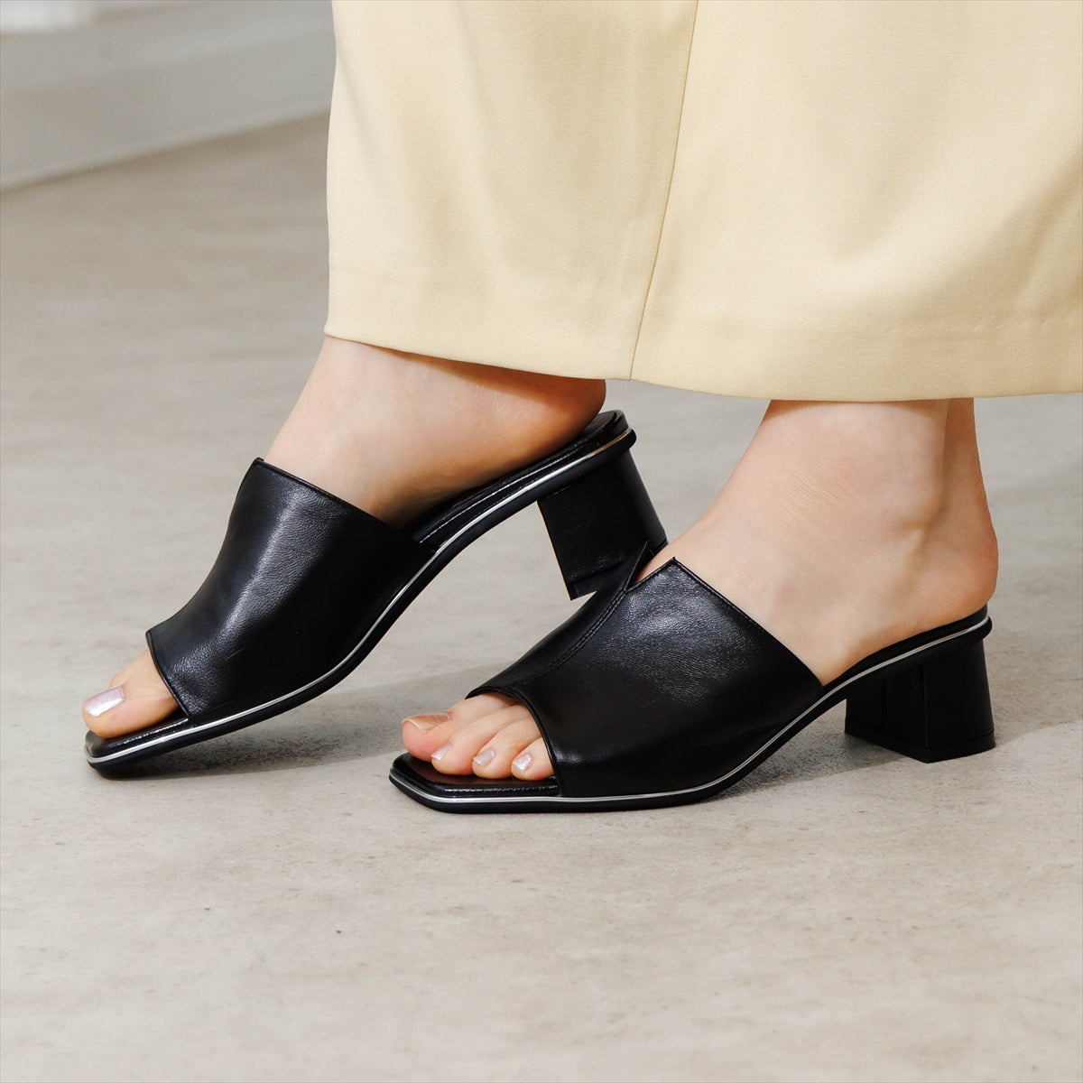 SALE】【26SS】Vカットミュールサンダル/663202